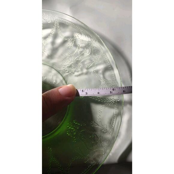 Uranium Glass Plates 2 Ultra Rare Victorian Flower Sailor Wheel Like Design Glow - Picture 8 of 8